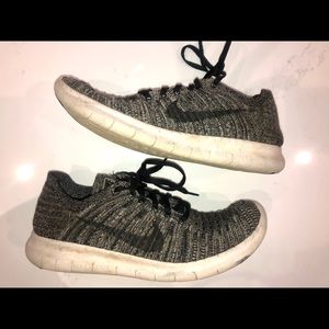 Nike Free run Fly Knit shoes! (size 9)